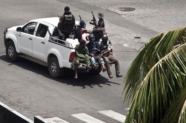 Combats à l`arme lourde dans le quartier du palais présidentiel